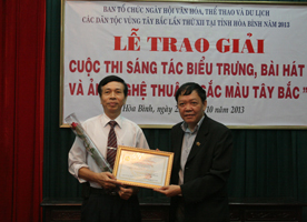 Trao giải cuộc thi sáng tác mẫu biểu trưng, bài hát và ảnh nghệ thuật “Sắc màu Tây Bắc”